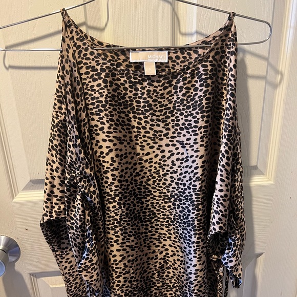 Michael Kors Open Shoulder Cheetah Blouse - Picture 2 of 8